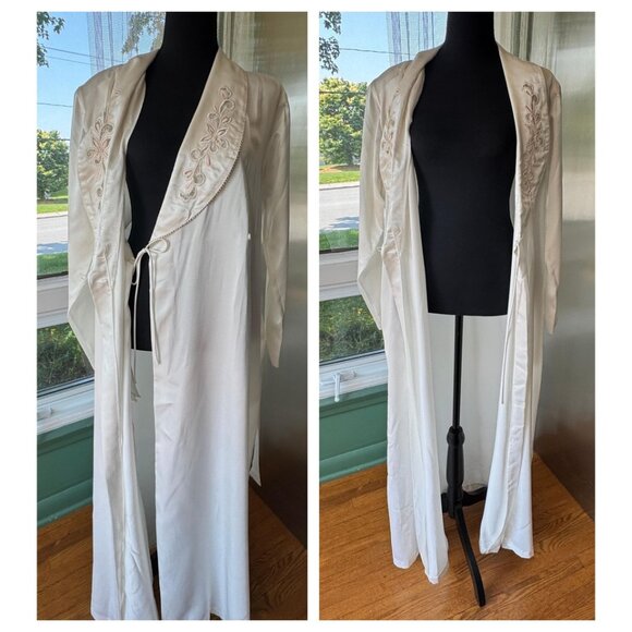 Vintage 80s Eaton's lingerie set, robe & negligee, white, pink floral embroidery - Picture 5 of 10